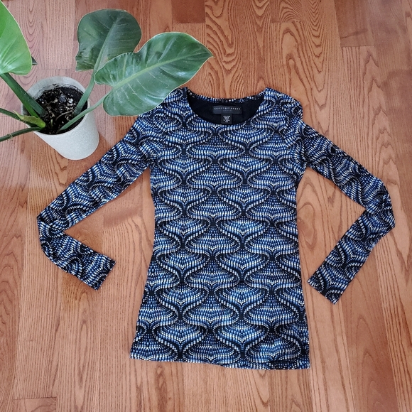 😃3 for 20😃 Body Fitting Top (sold) - Picture 1 of 2